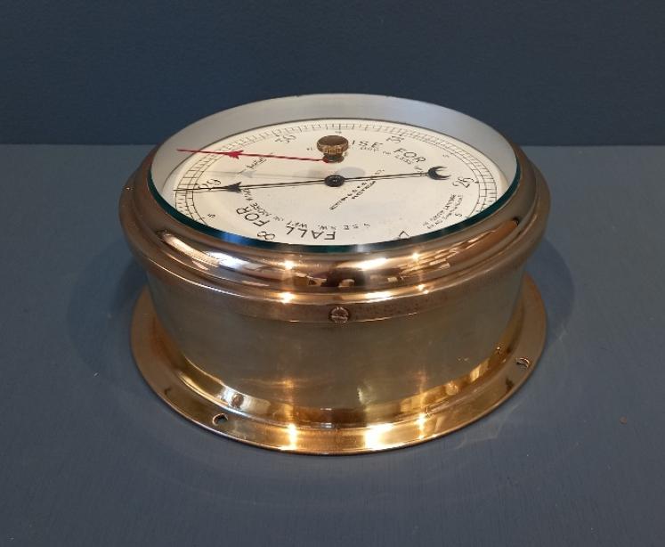 Fleetwood Polished Brass Bulkhead Marine Barometer - Image 6