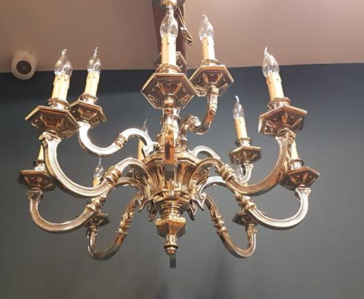 Superb Edwardian Cast Brass 12 Arm Chandelier - Image 2