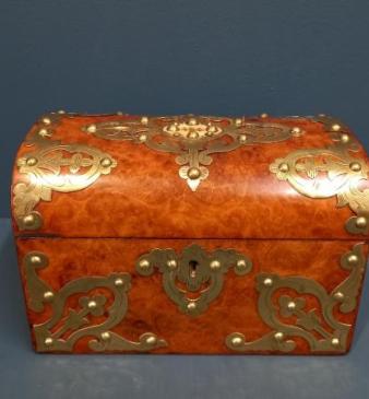 Mid Victorian Burr Walnut Domed Top Tea Caddy