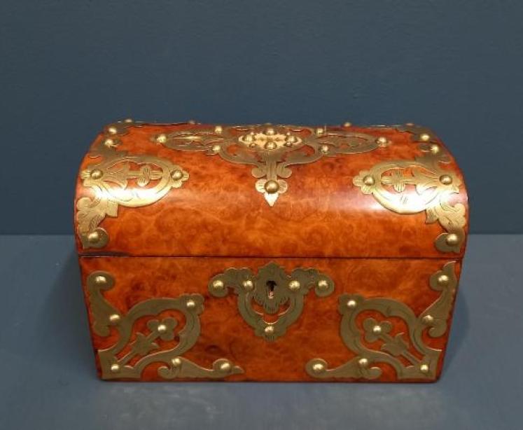 Mid Victorian Burr Walnut Domed Top Tea Caddy - Image 1