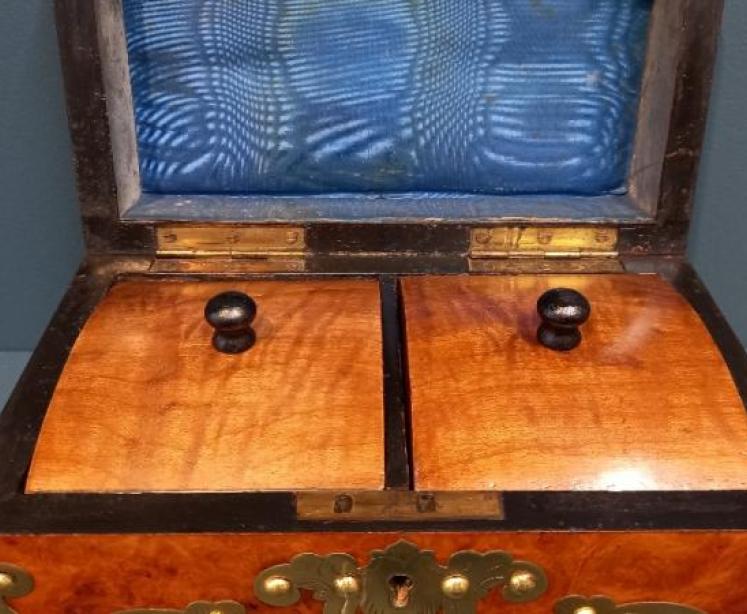 Mid Victorian Burr Walnut Domed Top Tea Caddy - Image 3