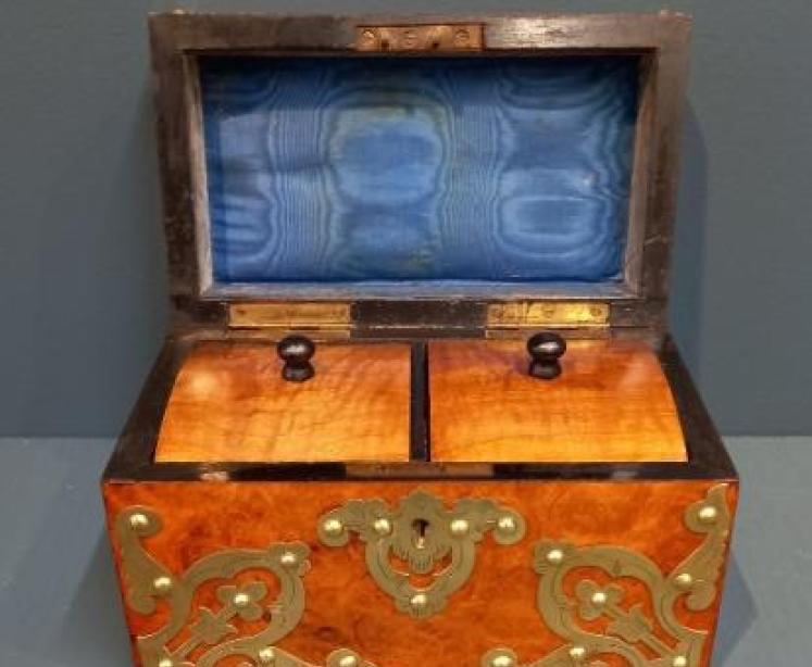 Mid Victorian Burr Walnut Domed Top Tea Caddy - Image 5