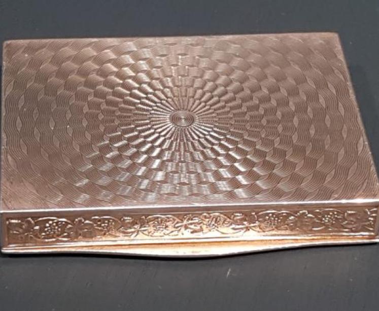 Outstanding Engine Turned Enamel Card Case - Image 6