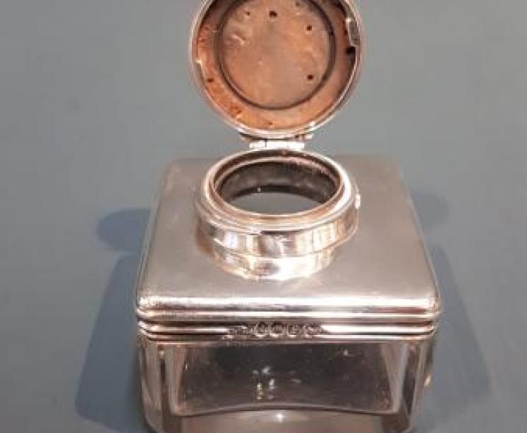 George III Silver Bayonet Travelling Top Ink Well - Image 3