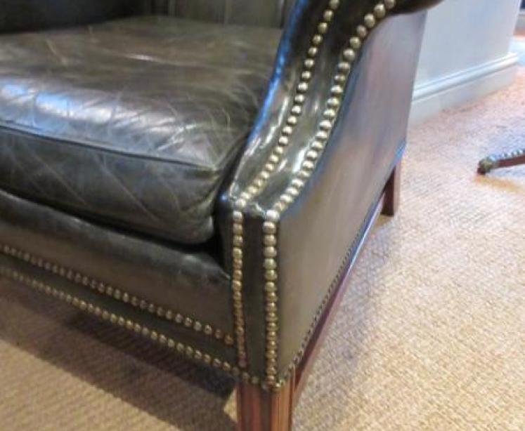 Superb Edwardian Leather Buttoned Wing Armchair - Image 3