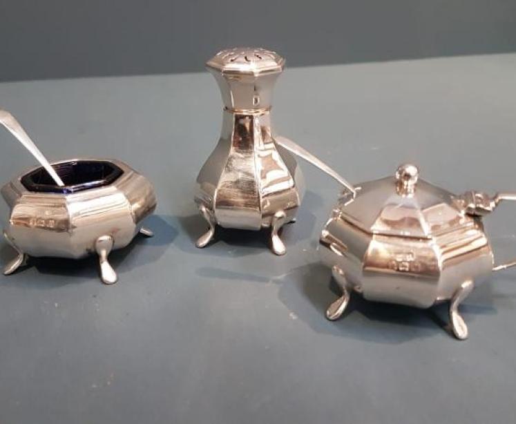 George V Silver Three Piece Cruet - Image 1