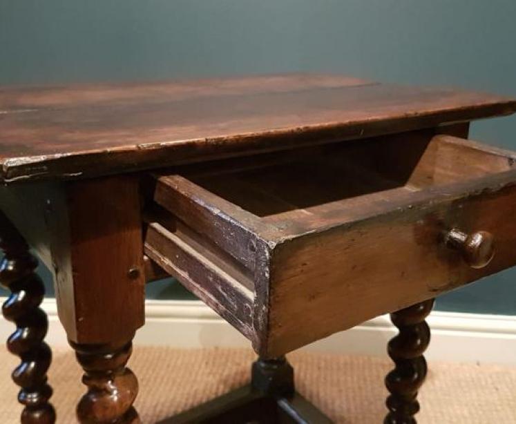Small Proportioned William and Mary Period Oak Side Table - Image 3