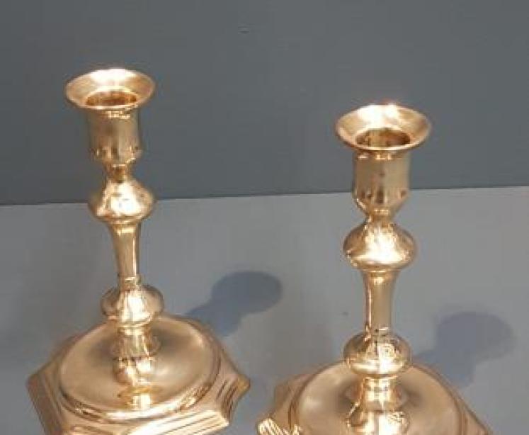 Pair of George III Seamed Brass Candlesticks - Image 5