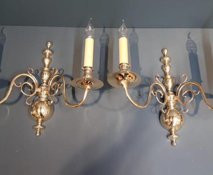 Matching Pair of Edwardian Brass Wall Lights - Image 2