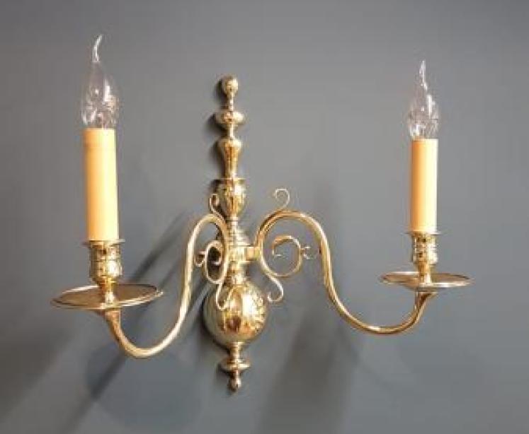 Matching Pair of Edwardian Brass Wall Lights - Image 5