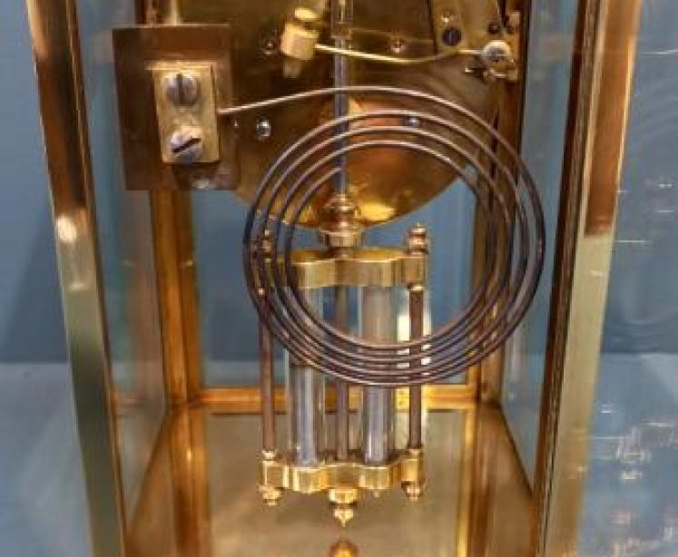 Small Victorian Brass 'Four Glass' Mantel Clock - Image 5