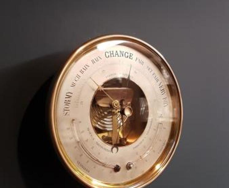 Victorian Brass Cased Marine Barometer with Twin Crescent Thermometers - Image 4