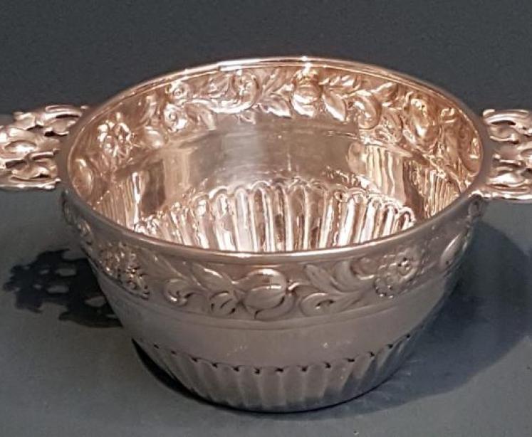 Superb Large Victorian Silver Quaich - Image 1