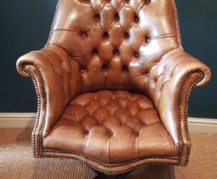 Leather Button Back Revolving Chair - Image 2