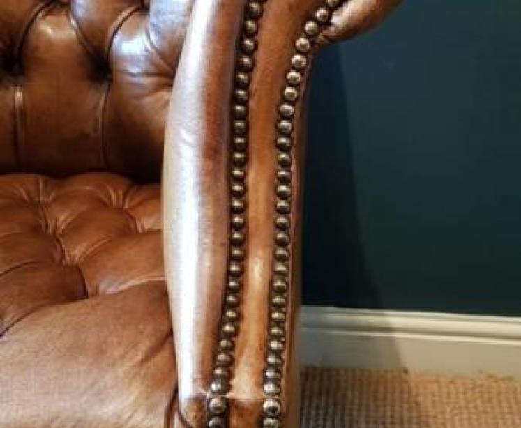 Leather Button Back Revolving Chair - Image 3