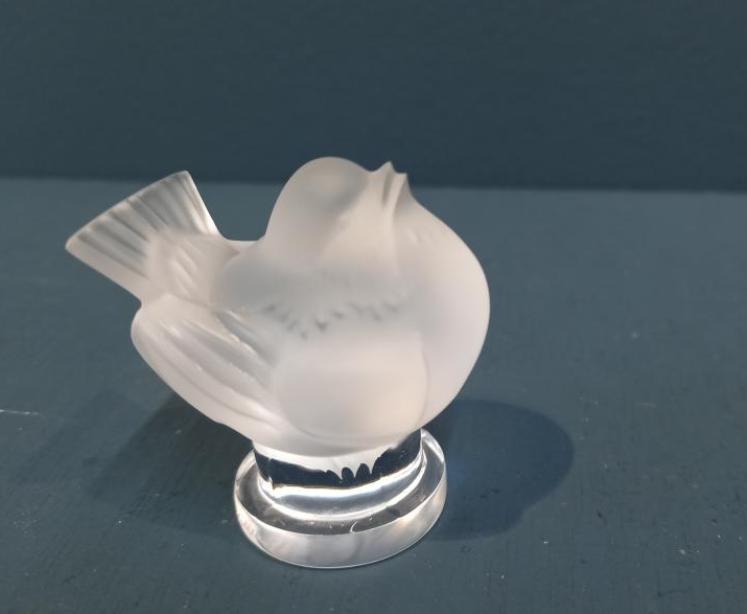 Lalique Opalescent Wren - Image 1