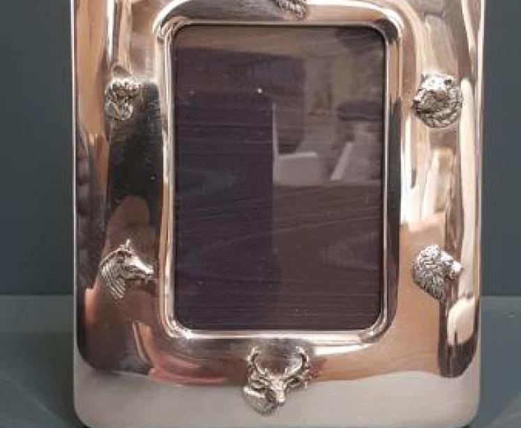 Fine Quality Silver Wildlife Theme Photo Frame - Image 1