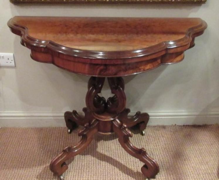 Superior Mid Victorian Figured Walnut Games Table - Image 1