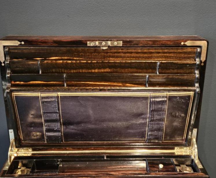 Superb Early Victorian Burr Walnut Writing Compendium - Image 4