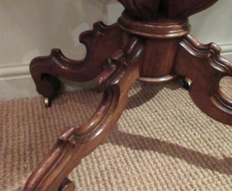Superior Mid Victorian Figured Walnut Games Table - Image 5
