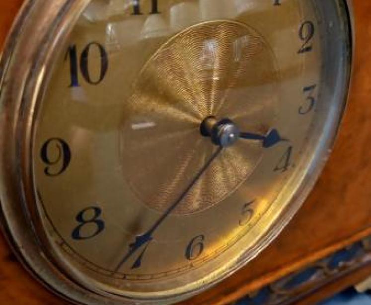 Edwardian Period Burr Walnut & Gilt Mantel Clock - Image 3