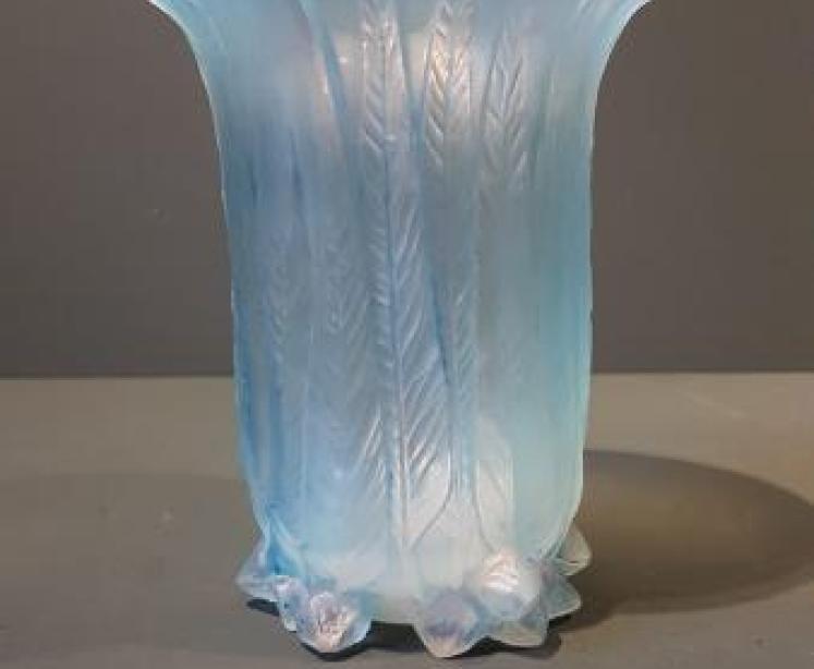 Rene Lalique Eucalyptus Flared Neck Vase - Image 1
