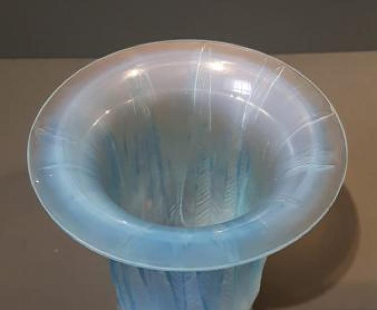 Rene Lalique Eucalyptus Flared Neck Vase - Image 3