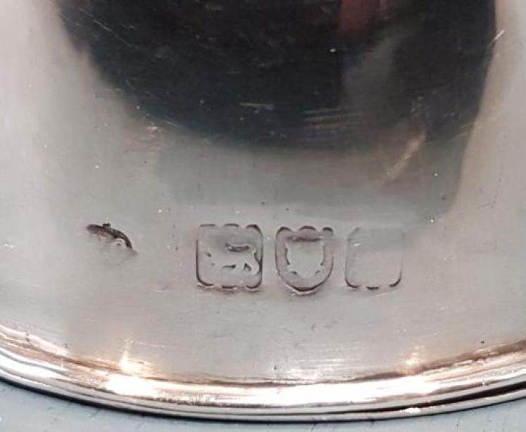 Silver Scent Bottle Cover by William Comyns - Image 4