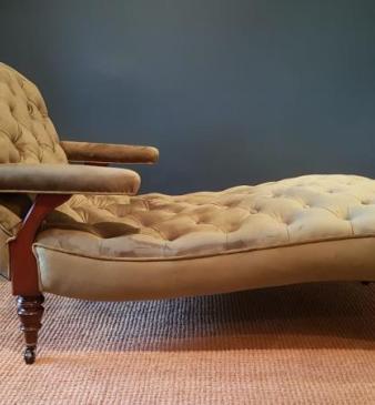 Superb Victorian Walnut Framed Chaise Longue