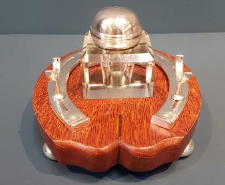 Victorian Oak Horse Racing Themed Pen & Inkstand - Image 7