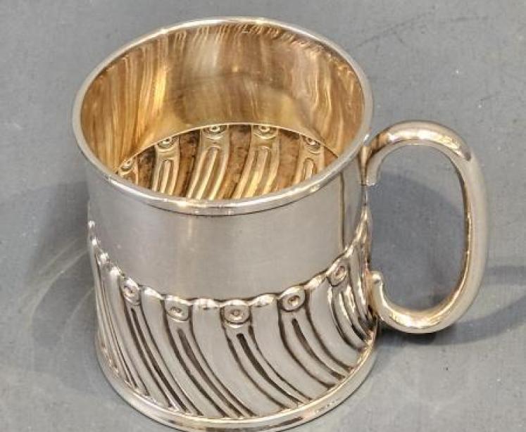 Victorian Silver Mug - Image 2