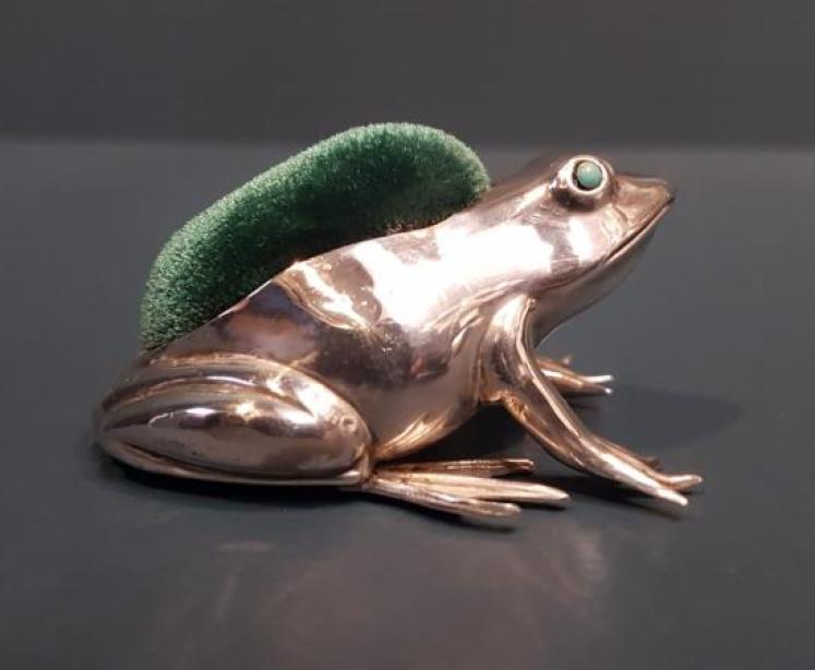 Edwardian Silver Frog Pin Cushion - Image 4