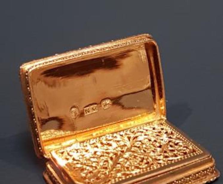 Outstanding Nathaniel Mills Silver Gilt Vinaigrette - Image 3