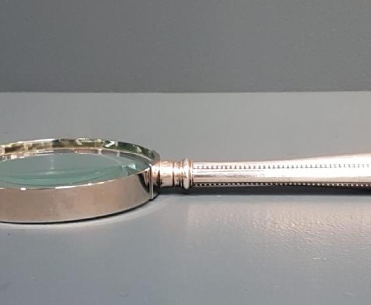 Silver Handle Magnifying Glass - Image 3