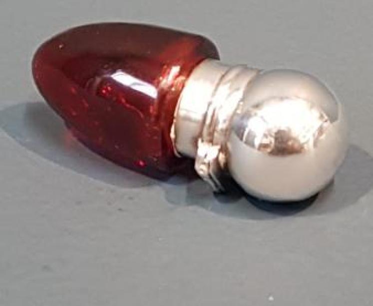 Victorian Cranberry and Silver Pocket Scent Bottle - Image 5