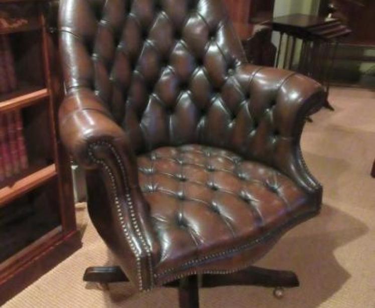 Superb 1930's Leather Buttoned Swivel Desk Chair - Image 1