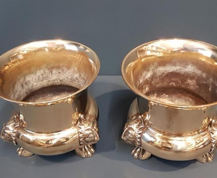 Matching Pair of Stylish Brass Planters - Image 6