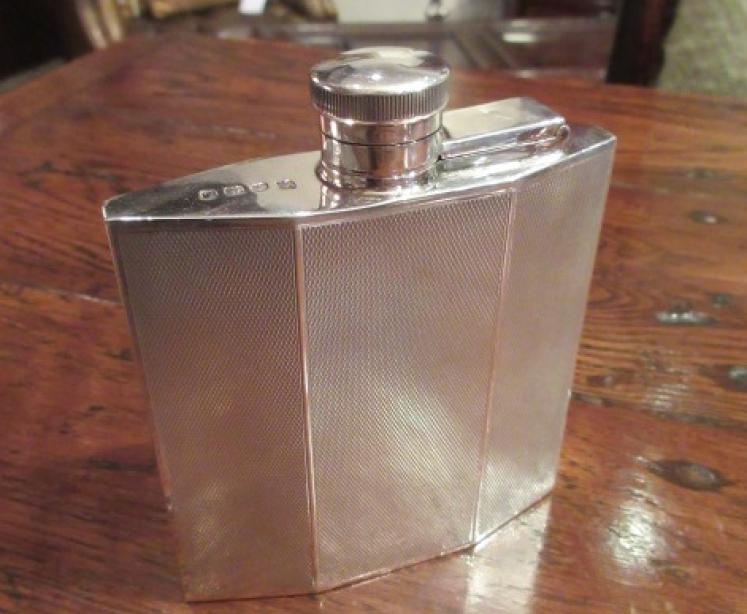 Art Deco Period Silver Engine Turned Hip Flask - Image 5