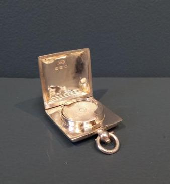 Immaculate Edwardian Period Silver Square Sovereign Case