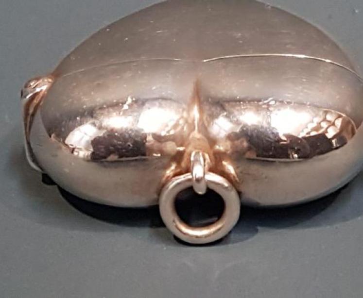 Victorian Silver Heart Shaped Vesta Case - Image 3