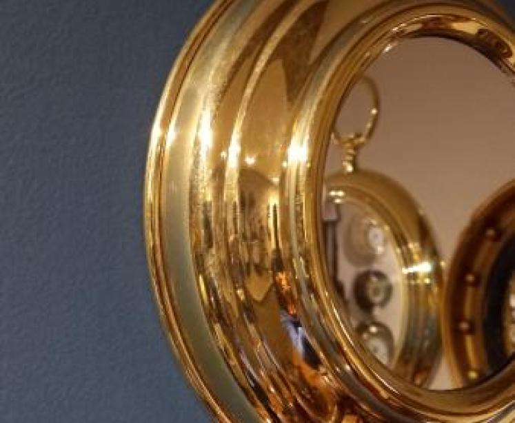 Stylish 1930's Brass Pocket Watch Style Wall Mirror - Image 5