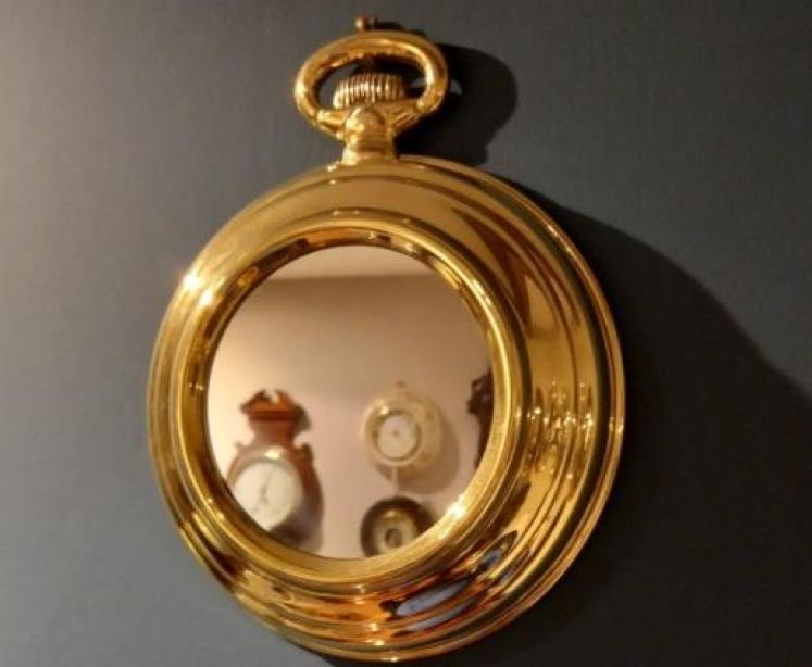 Stylish 1930's Brass Pocket Watch Style Wall Mirror - Image 7