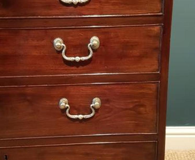Small George III Mahogany Chest of Drawers - Image 4
