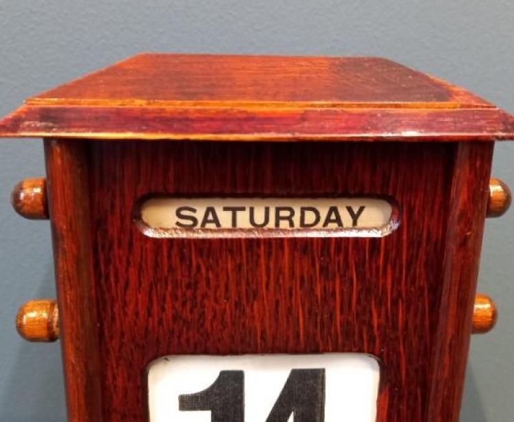 Edwardian Oak Perpetual Desk Calendar - Image 2