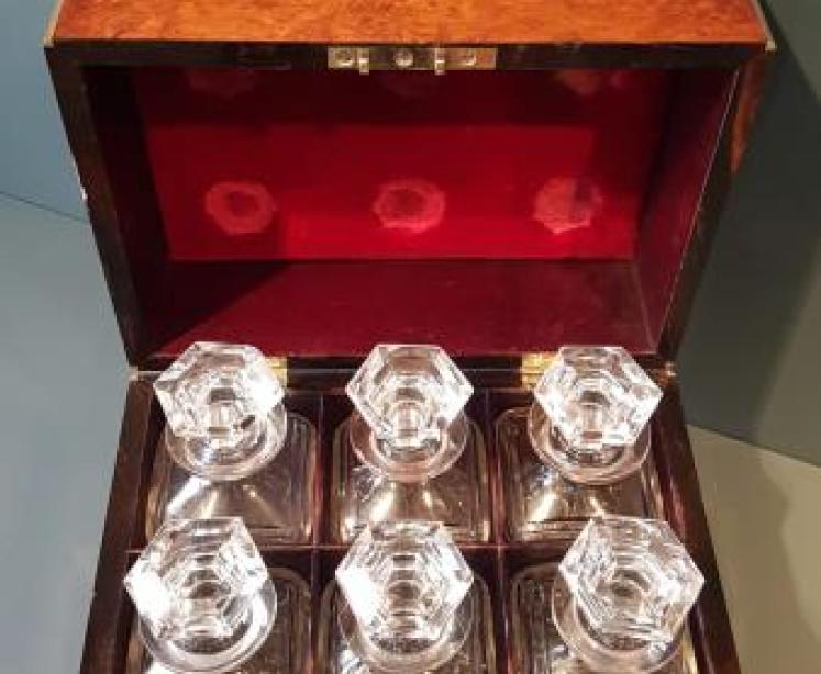 Early Victorian Walnut Decanter Box - Image 5