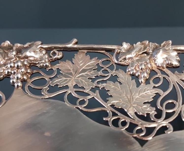 Fine Quality Solid Silver Grape Dish - Image 6