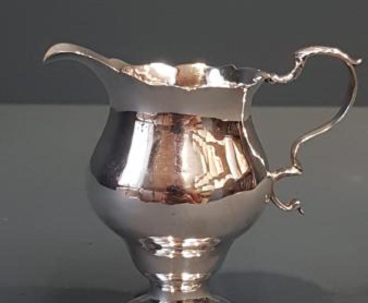 George III Silver Cream Jug - Image 1