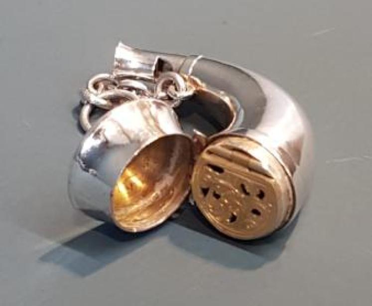 Sampson Mordan Silver Horn Whistle and Vinaigrette  - Image 4