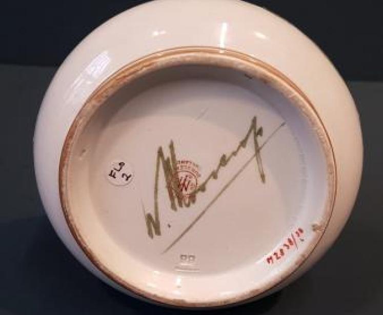 Moorcroft McIntyre Lilac on White Vase - Image 2