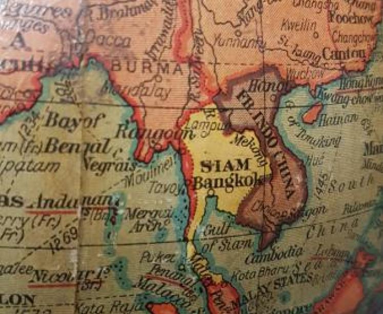 Superb 1930's Geographia 10" Paper Mache Globe - Image 6